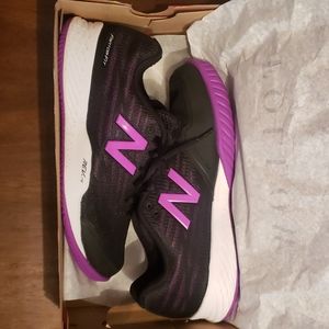 Women's New Balance 8.5 D Tennis Shoes
